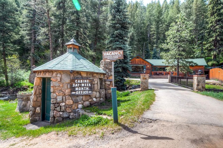 Bear Creek Cabins Evergreen Co